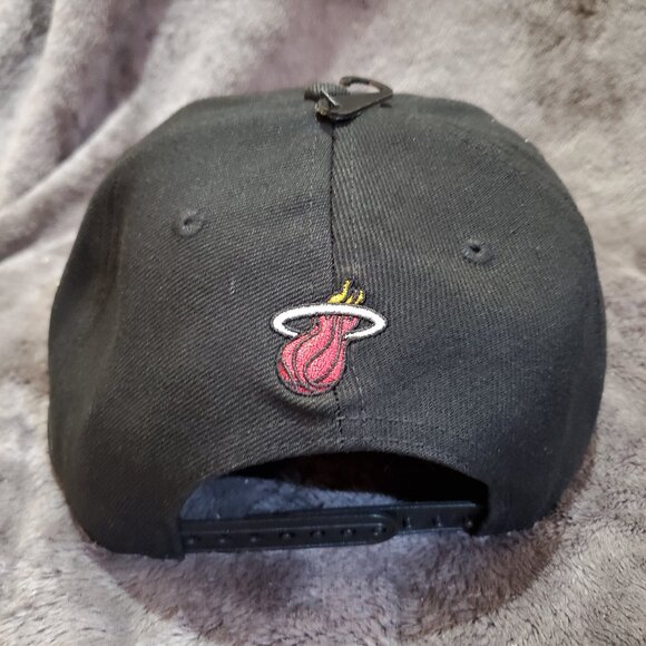 Ultra Game NBA Basketball Miami Heat Logo Snapback Hat Cap Red Black - Picture 6 of 10